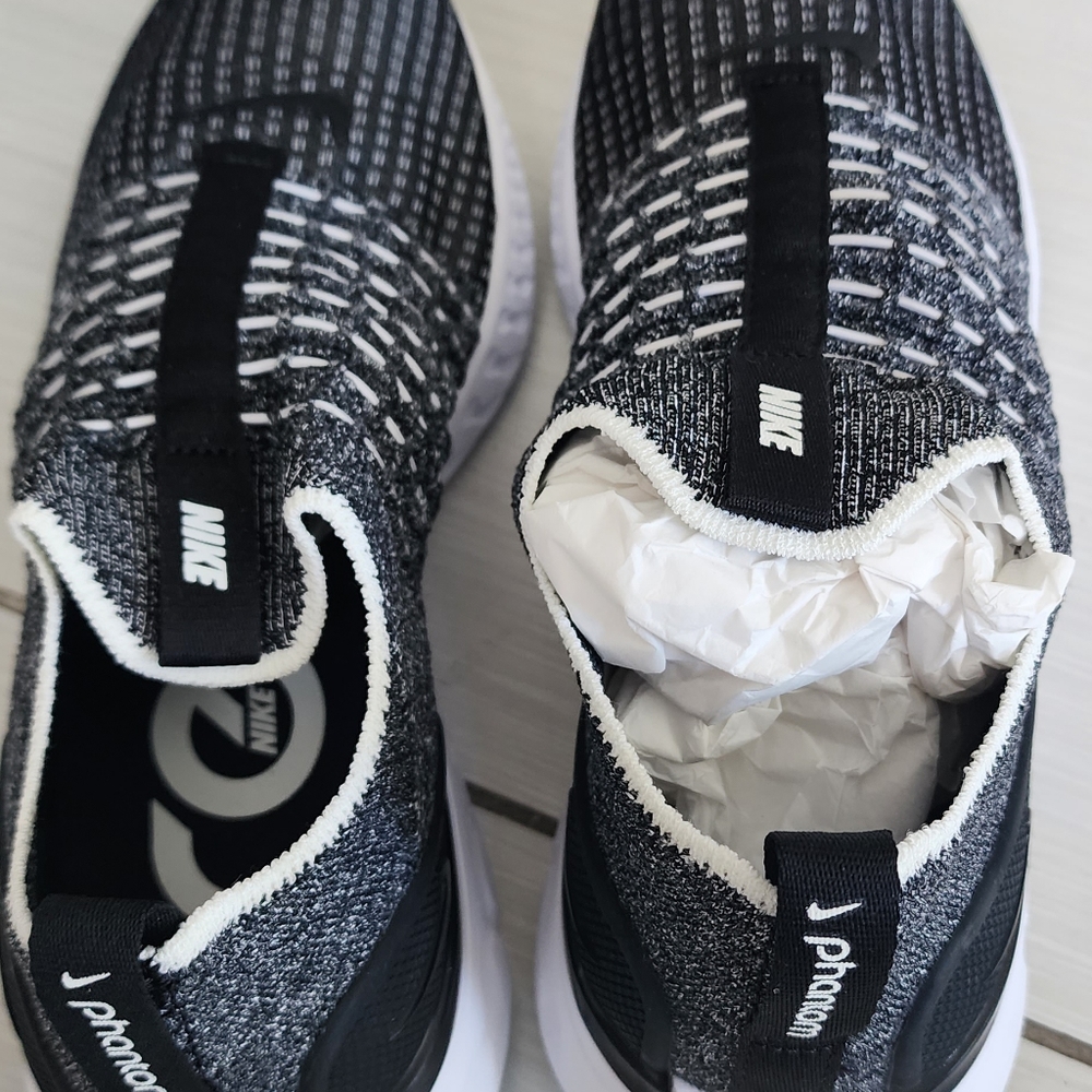 Nike sneakers slip on